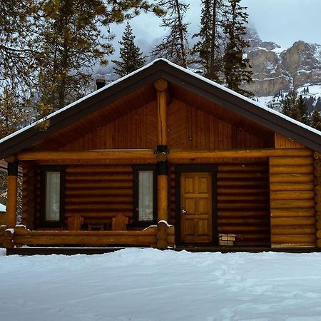 Castle Mountain Chalets Экстерьер фото