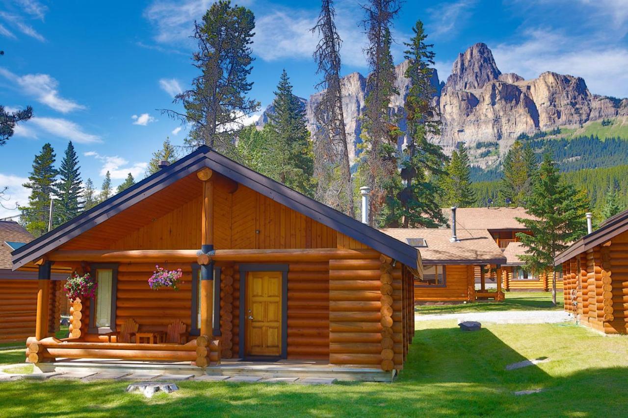 Castle Mountain Chalets Экстерьер фото