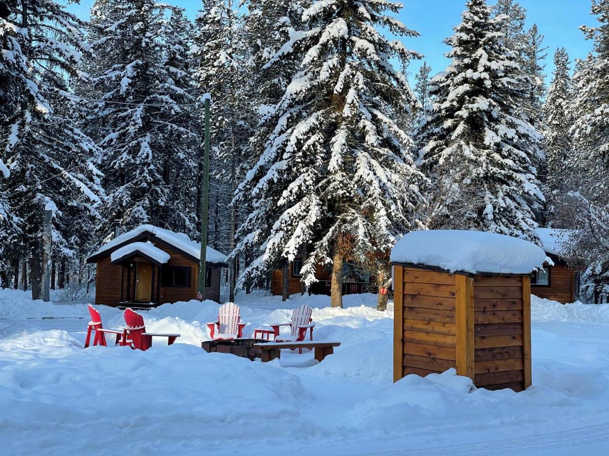 Castle Mountain Chalets Экстерьер фото
