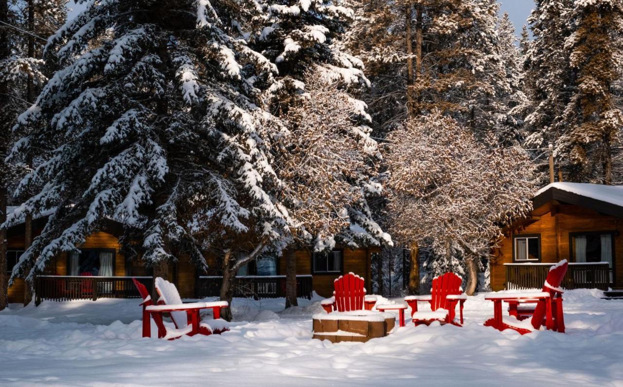 Castle Mountain Chalets Экстерьер фото