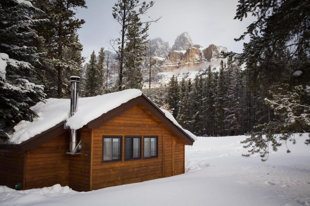 Castle Mountain Chalets Экстерьер фото