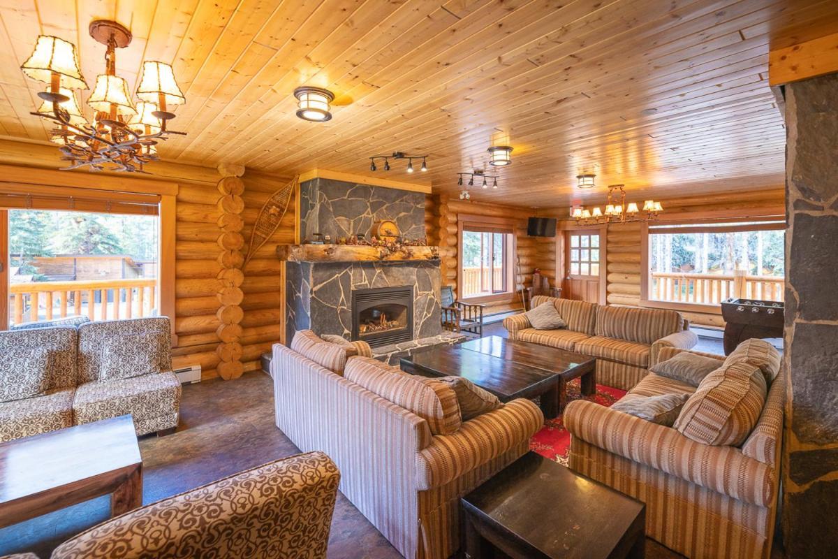 Castle Mountain Chalets Экстерьер фото