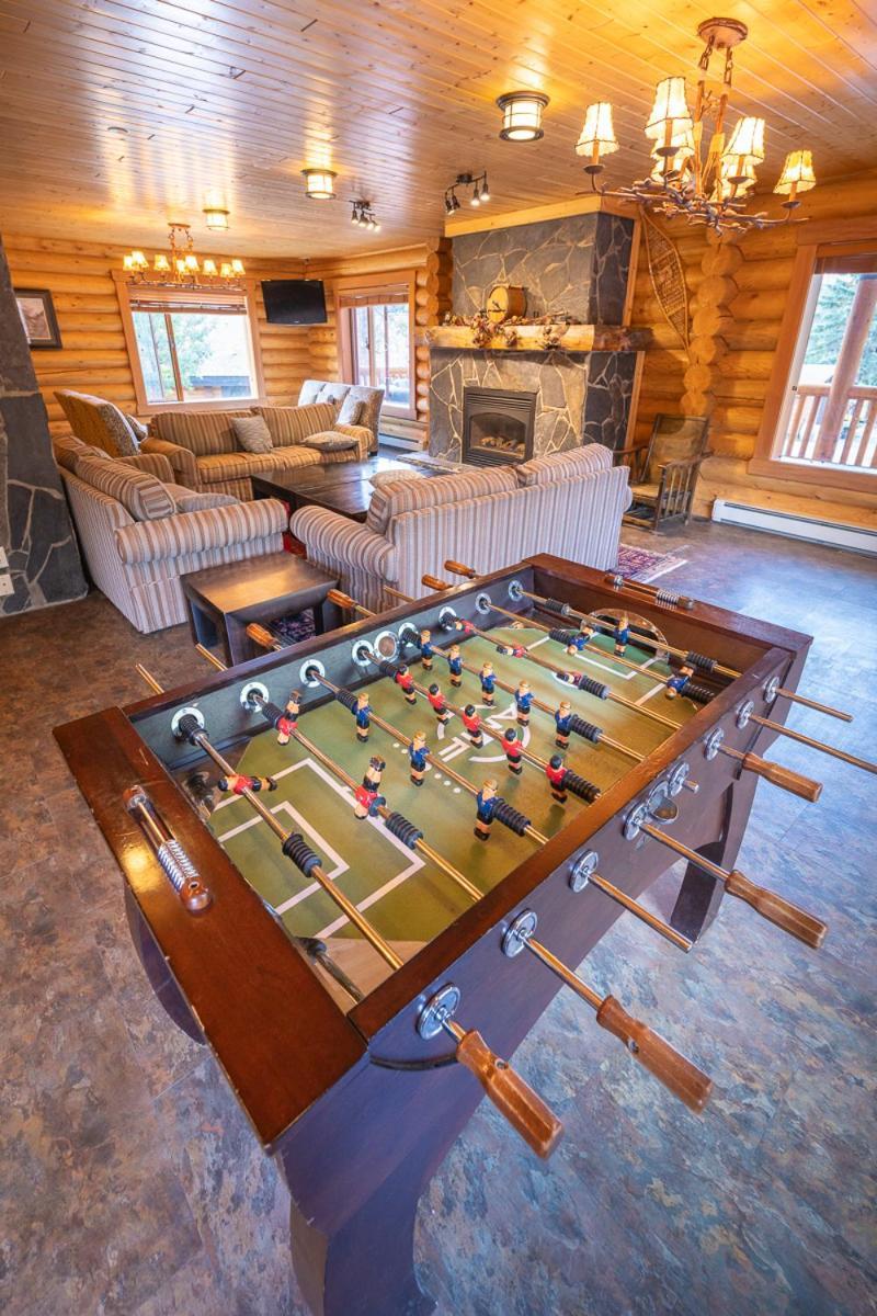Castle Mountain Chalets Экстерьер фото