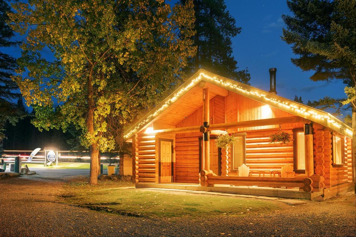 Castle Mountain Chalets Экстерьер фото