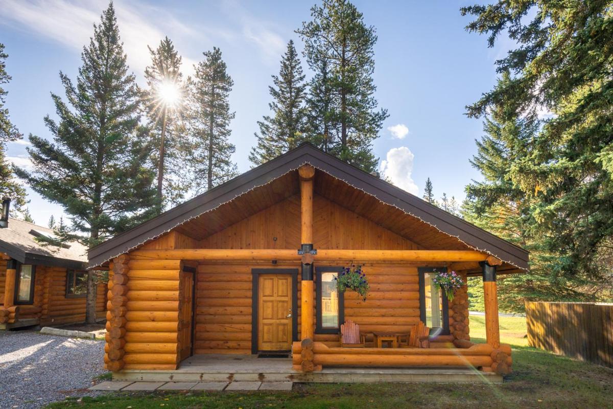 Castle Mountain Chalets Экстерьер фото