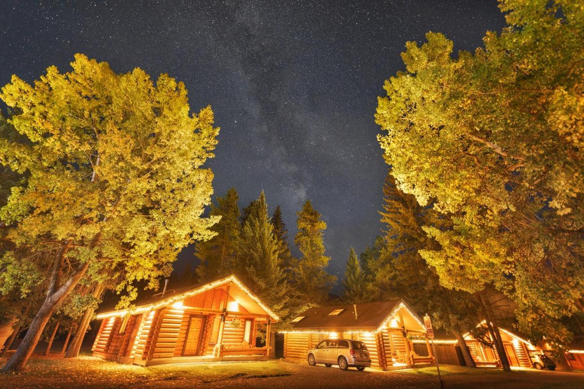 Castle Mountain Chalets Экстерьер фото
