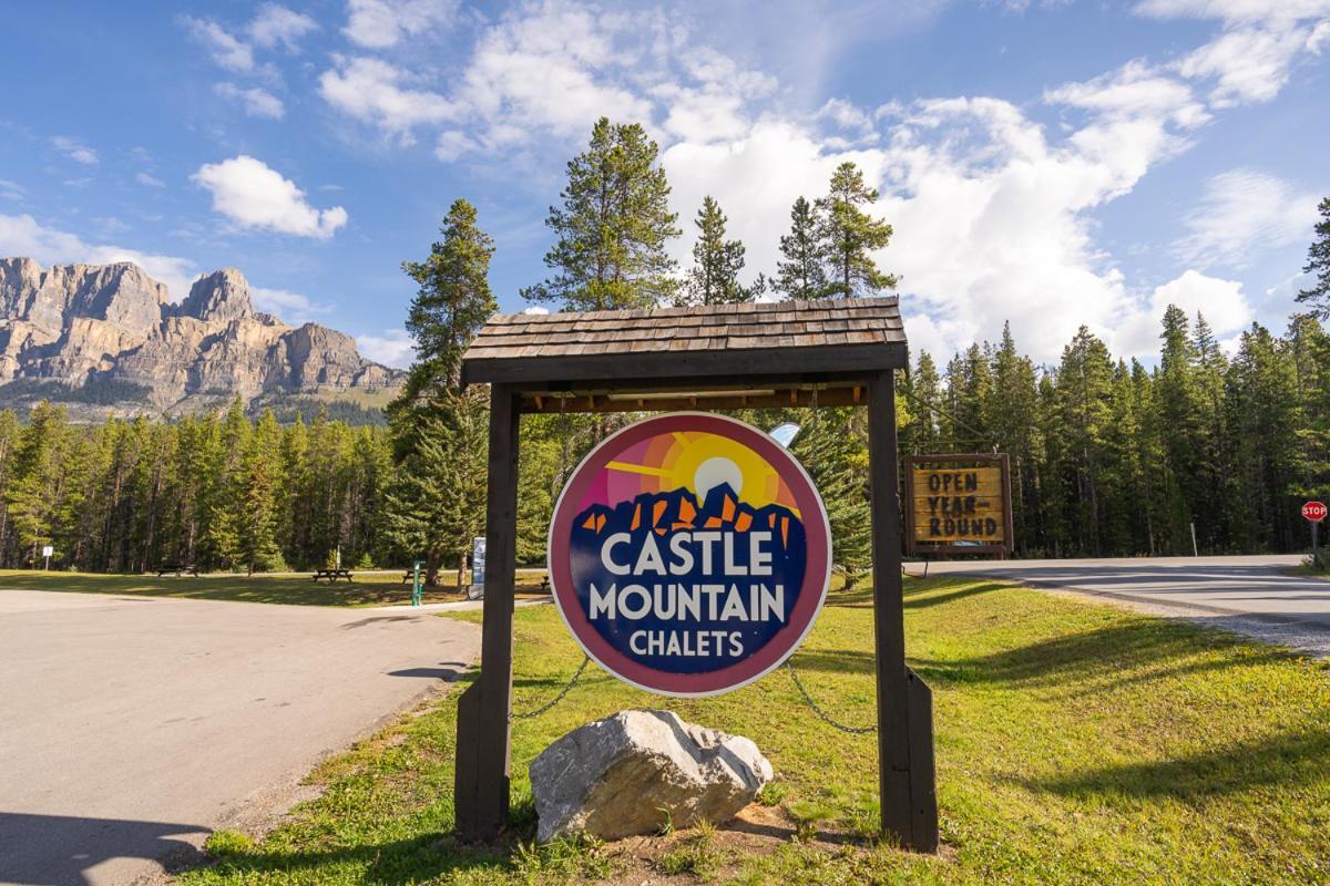 Castle Mountain Chalets Экстерьер фото