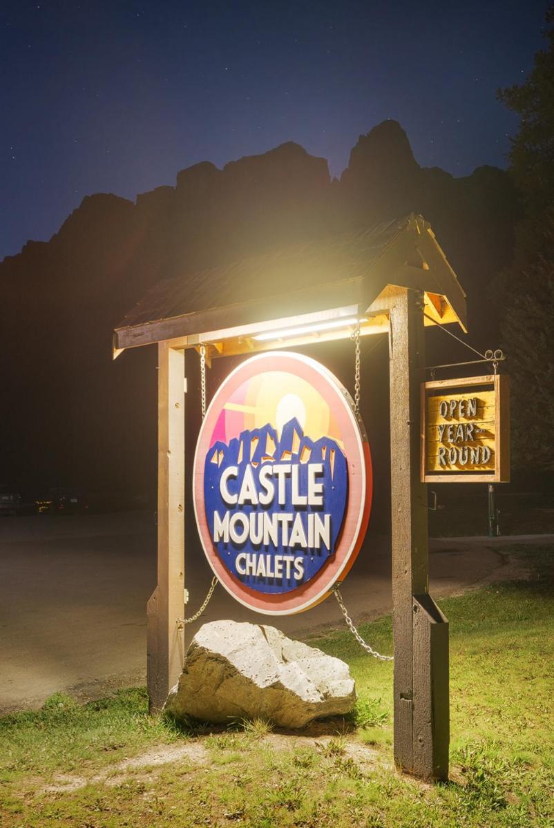 Castle Mountain Chalets Экстерьер фото