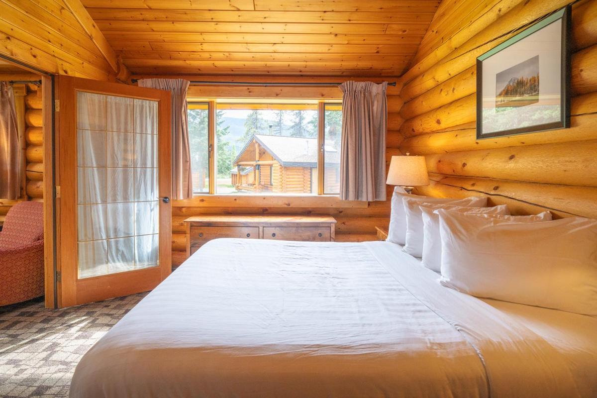 Castle Mountain Chalets Экстерьер фото