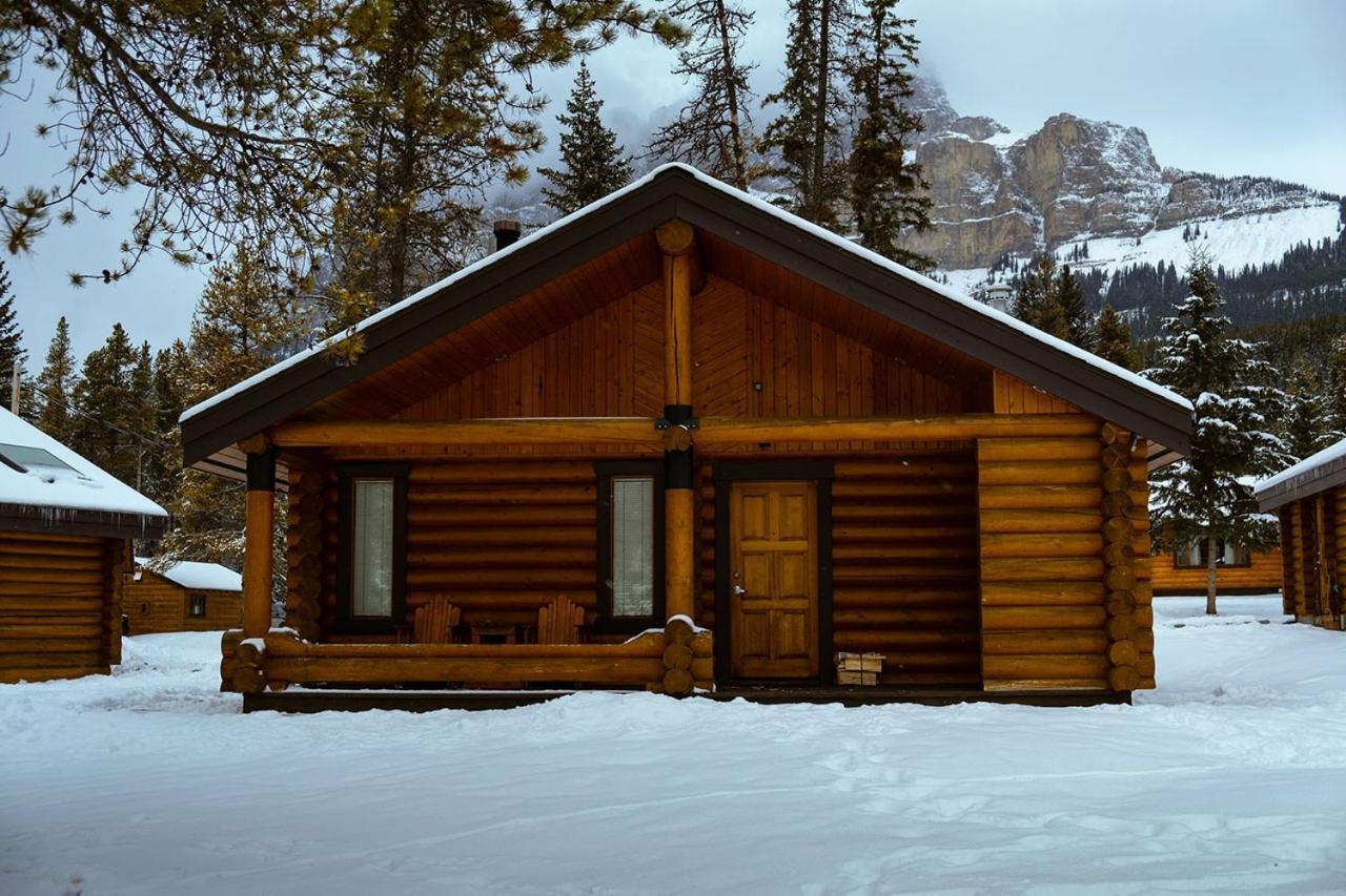 Castle Mountain Chalets Экстерьер фото